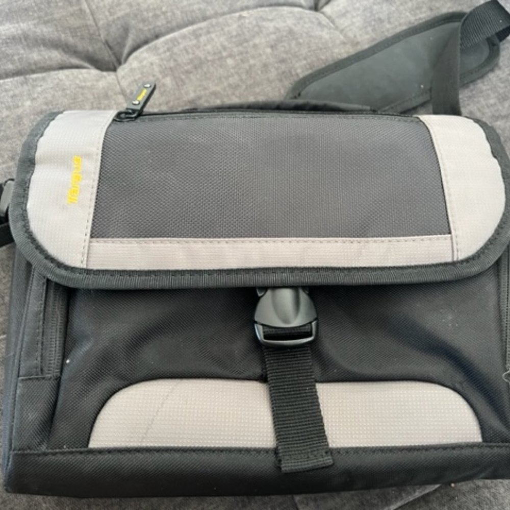 Targus Padded Mini Laptop/IPad Travel Case